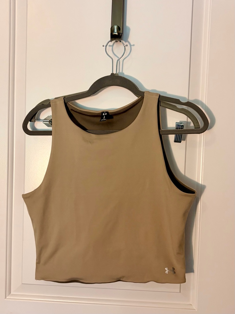 Under Armour Women’s Beige/Tan Cropped Athletic Tank large